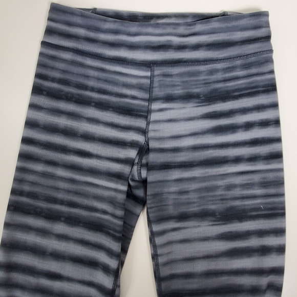 Under Armour workout Capri pants size medium - Picture 2 of 12